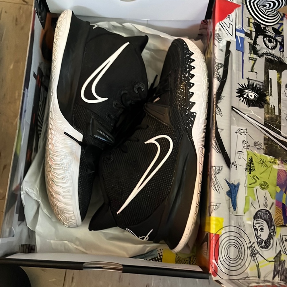 Kyrie 7